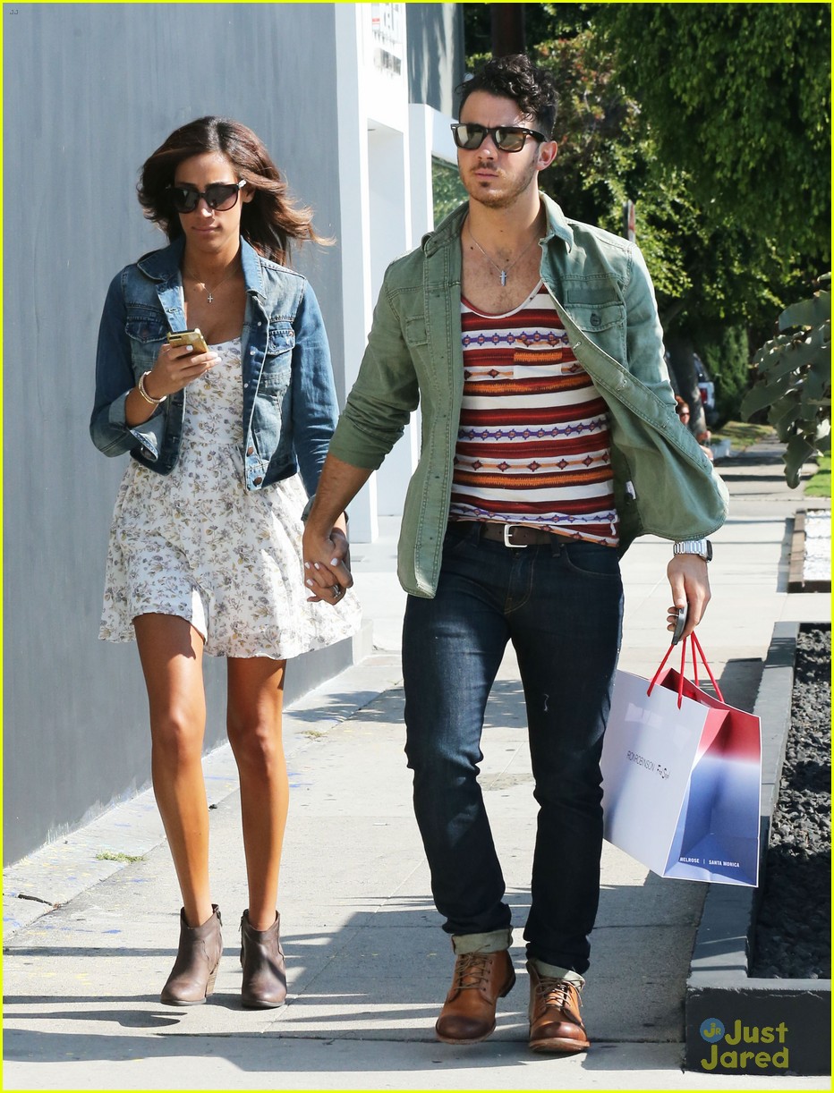 Kevin & Danielle Jonas: Pre-baby Shopping! 