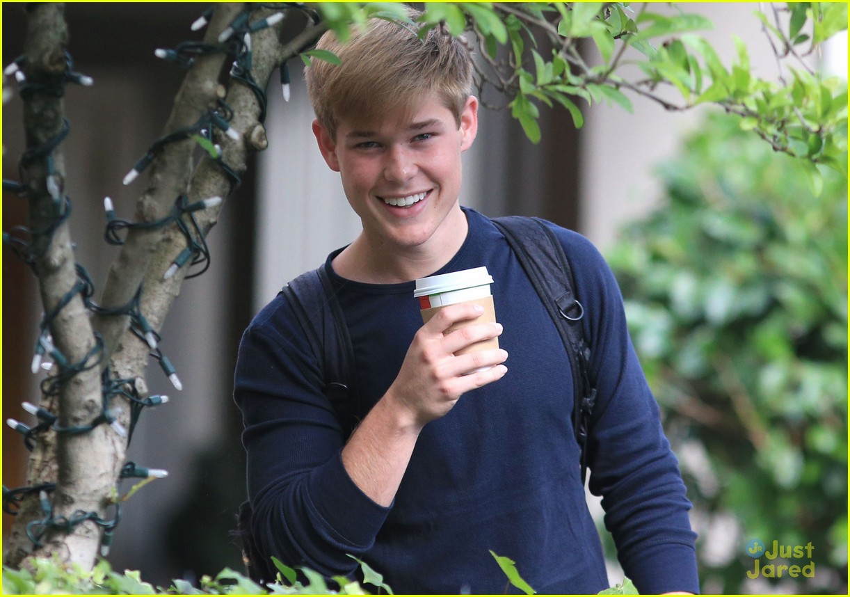 Kiernan Shipka & Mason Dye: Off To 'Flowers' Set: Photo #5916...