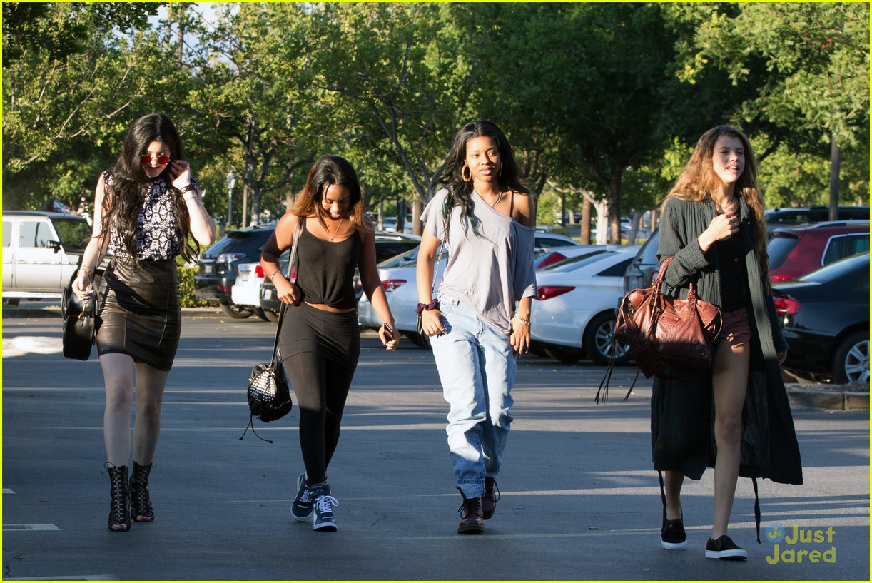 Kylie Jenner Calabasas Commons Dinner Photo 592136 Photo Gallery