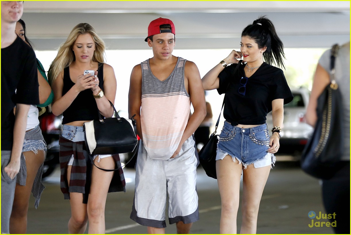 Kylie Jenner Hits the Mall After Sweet 16 Party: Photo 589987