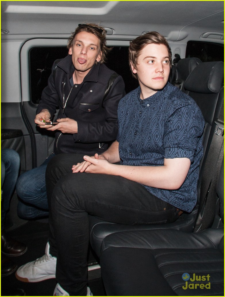 Lily Collins & Jamie Campbell Bower: Ivy Club Exit | Photo 589404 ...