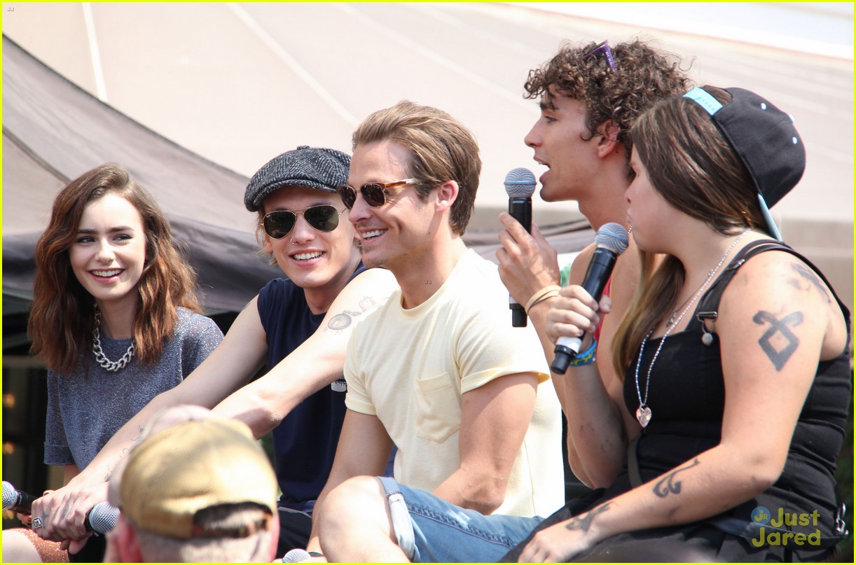 Lily Collins & Jamie Campbell Bower 'Mortal Instruments' Meet & Greet