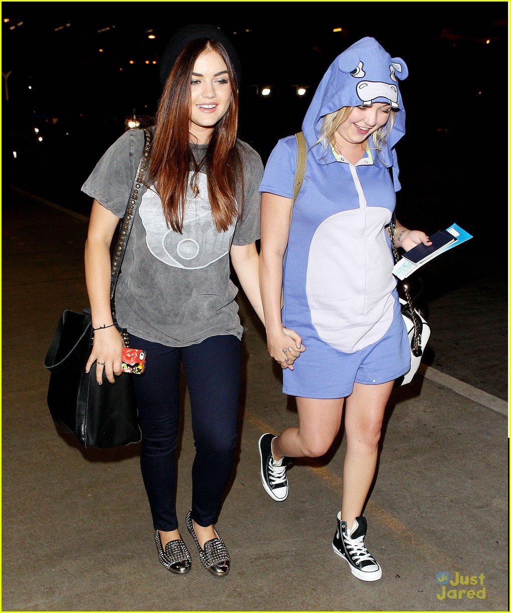 Lucy Hale: LAX Airport After Teen Choice Awards 2013 | Photo 587086