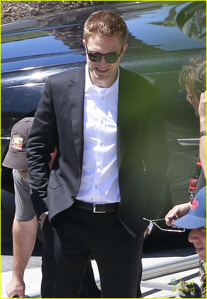 Robert Pattinson Suits Up for 'Maps to the Stars' | Photo 588868 ...