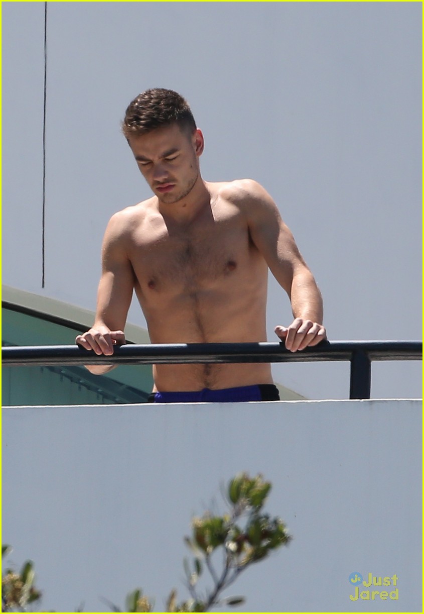 Liam Payne Shirtless On Hotel Balcony Photo Photo Gallery