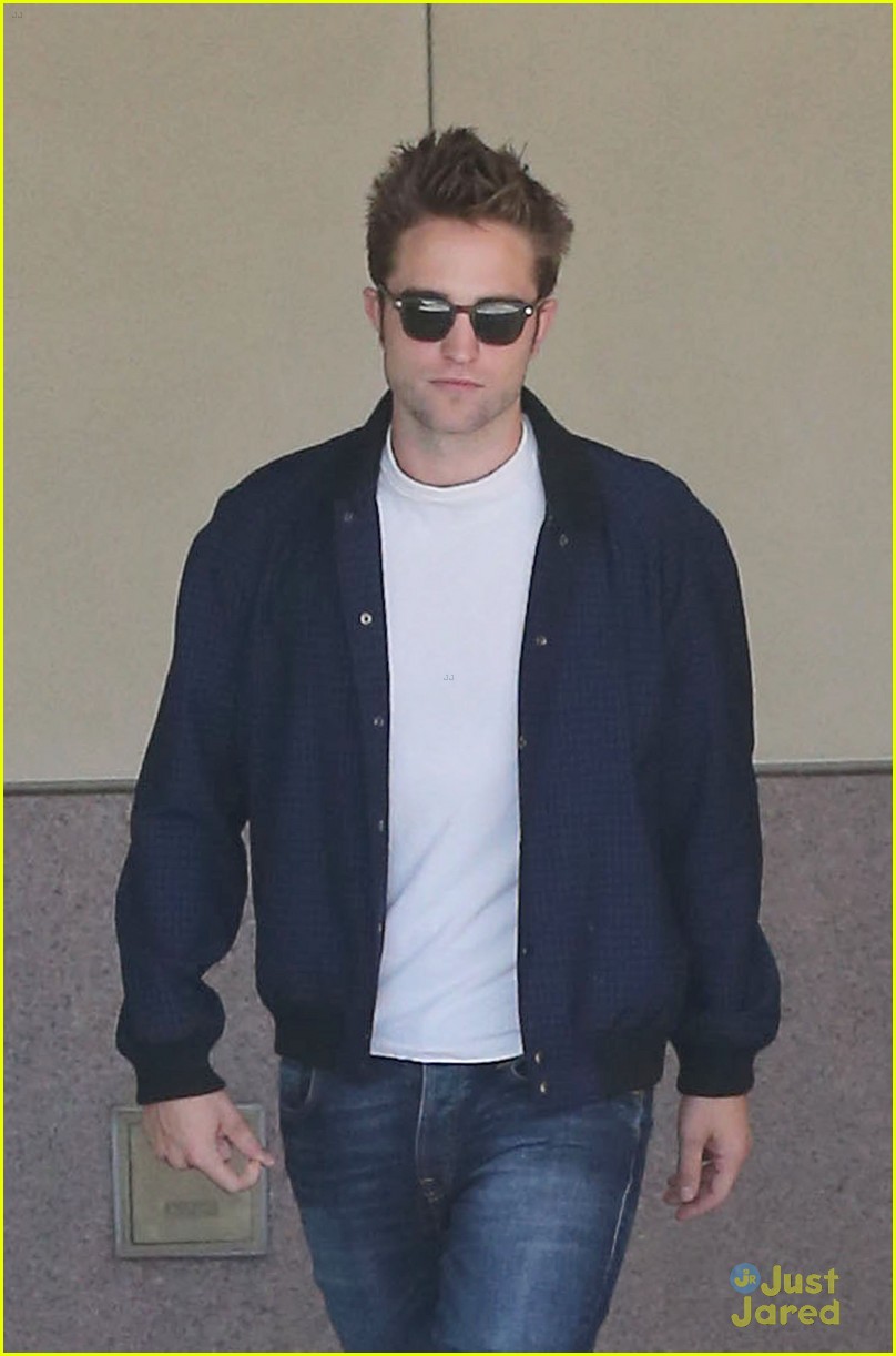 Robert Pattinson: Office Building Exit | Photo 588660 - Photo Gallery ...