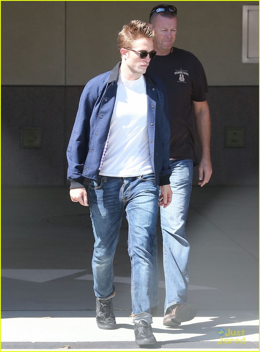 Robert Pattinson: Office Building Exit | Photo 588673 - Photo Gallery ...