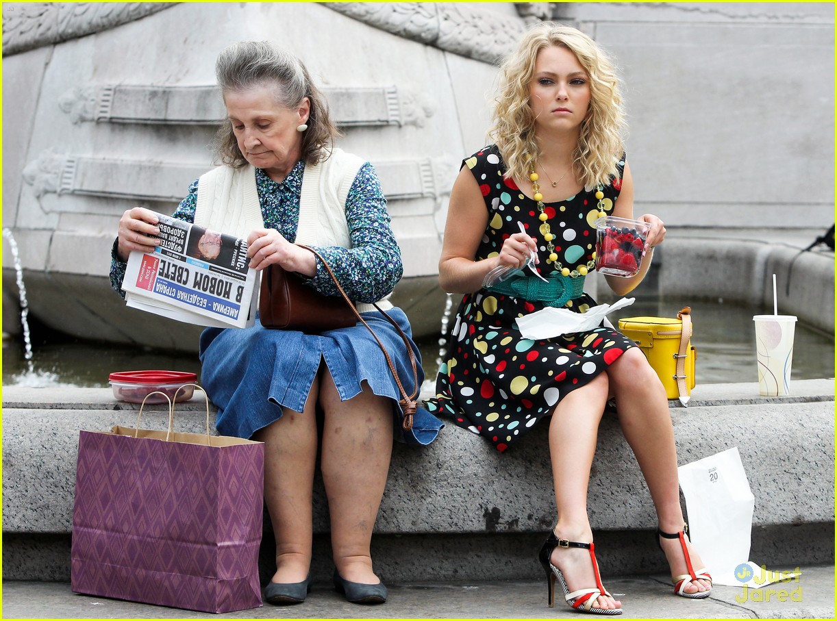AnnaSophia Robb: Dotted Dress for 'Carrie Diaries' | Photo 591842 ...