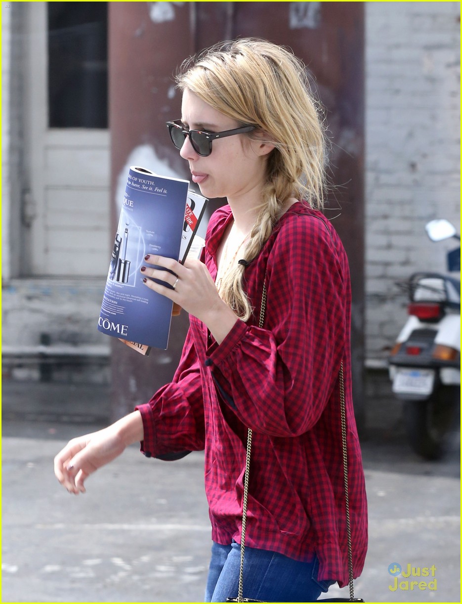 Full Sized Photo of emma roberts starbucks pick up 03 | Emma Roberts