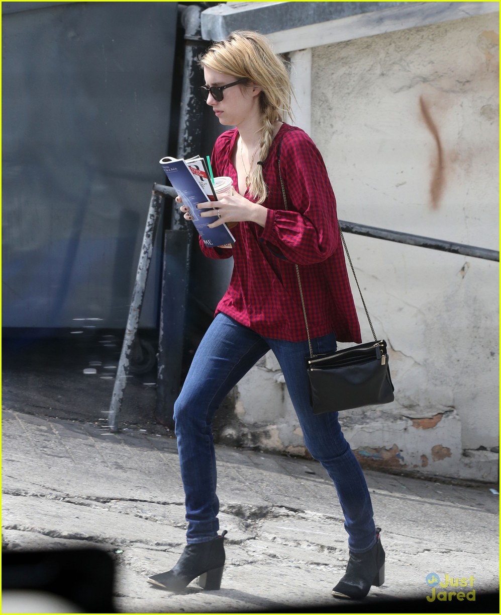 Full Sized Photo of emma roberts starbucks pick up 04 | Emma Roberts