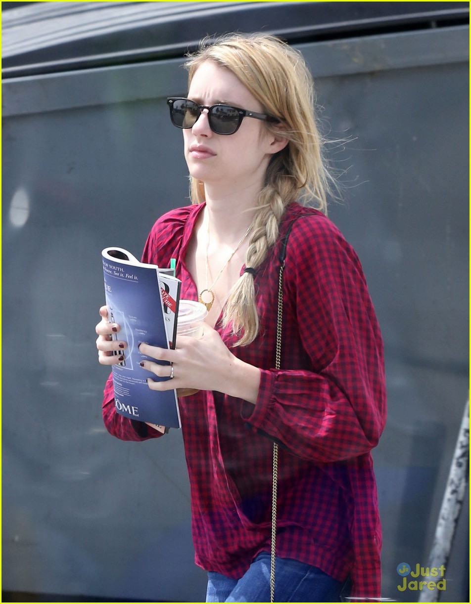 Full Sized Photo of emma roberts starbucks pick up 07 | Emma Roberts