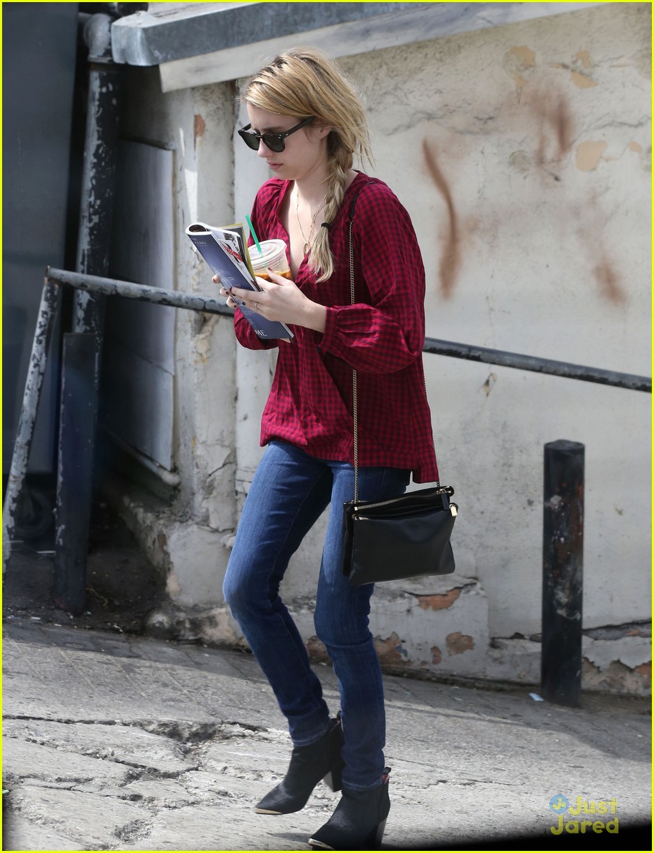 Full Sized Photo of emma roberts starbucks pick up 09 | Emma Roberts