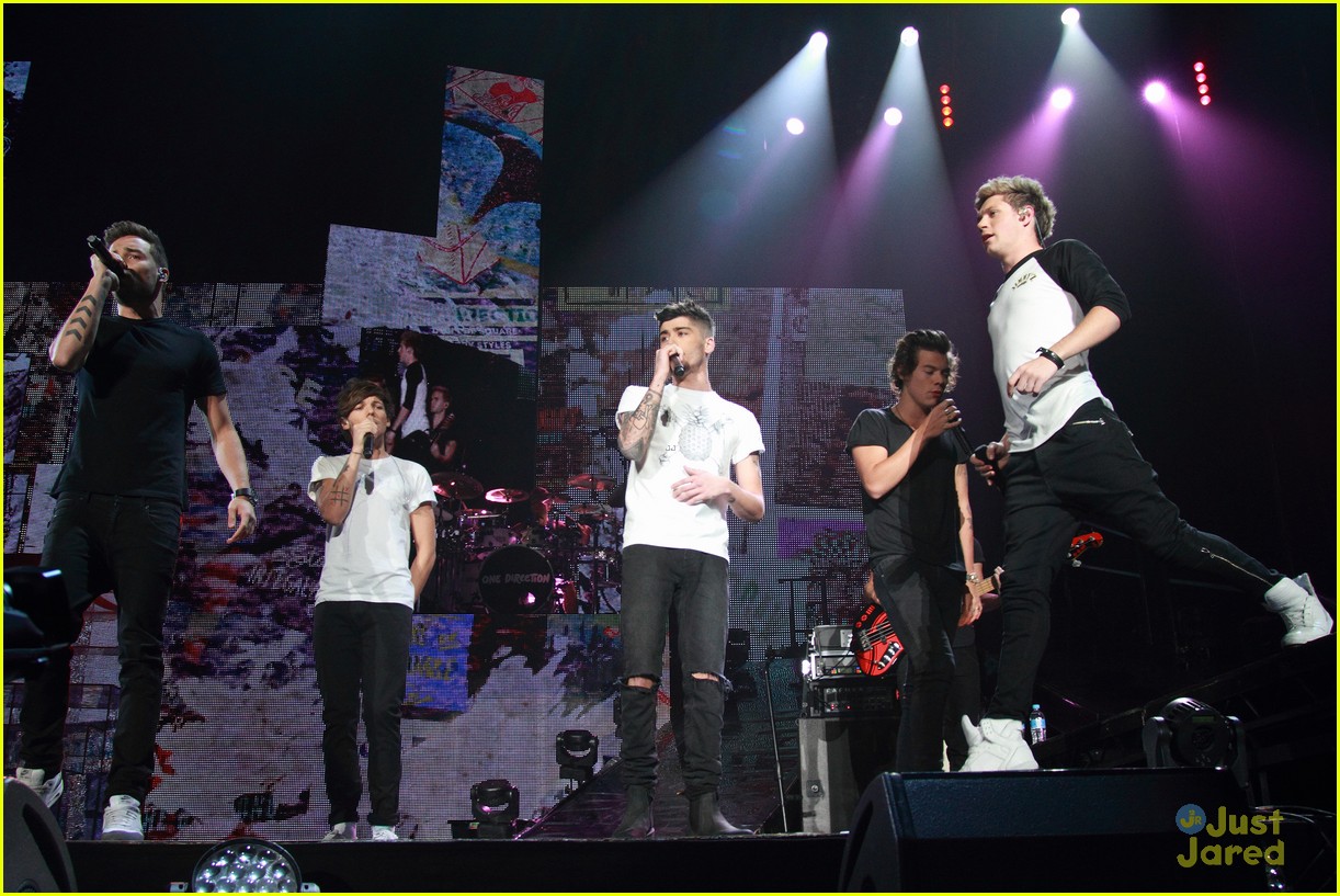Full Sized Photo of one direction australlia concert pics 07 One
