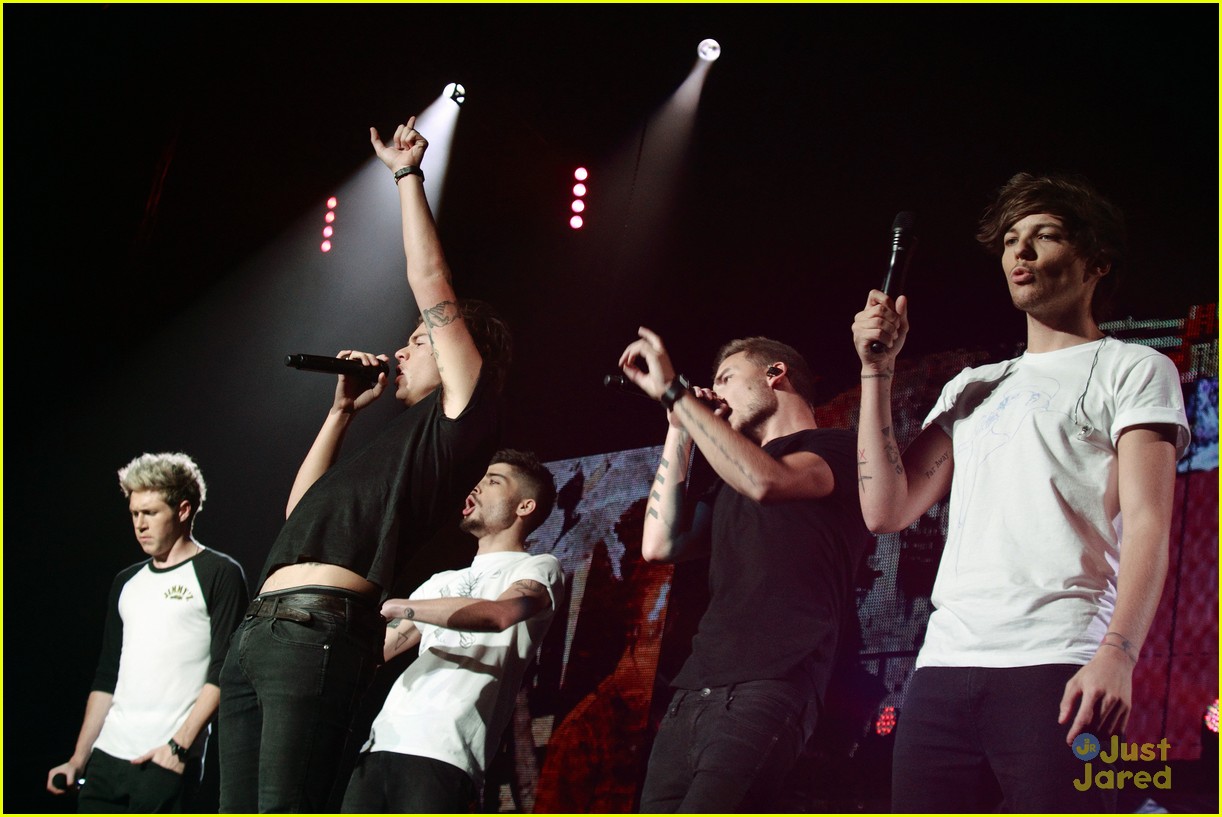 Full Sized Photo of one direction australlia concert pics 08 One