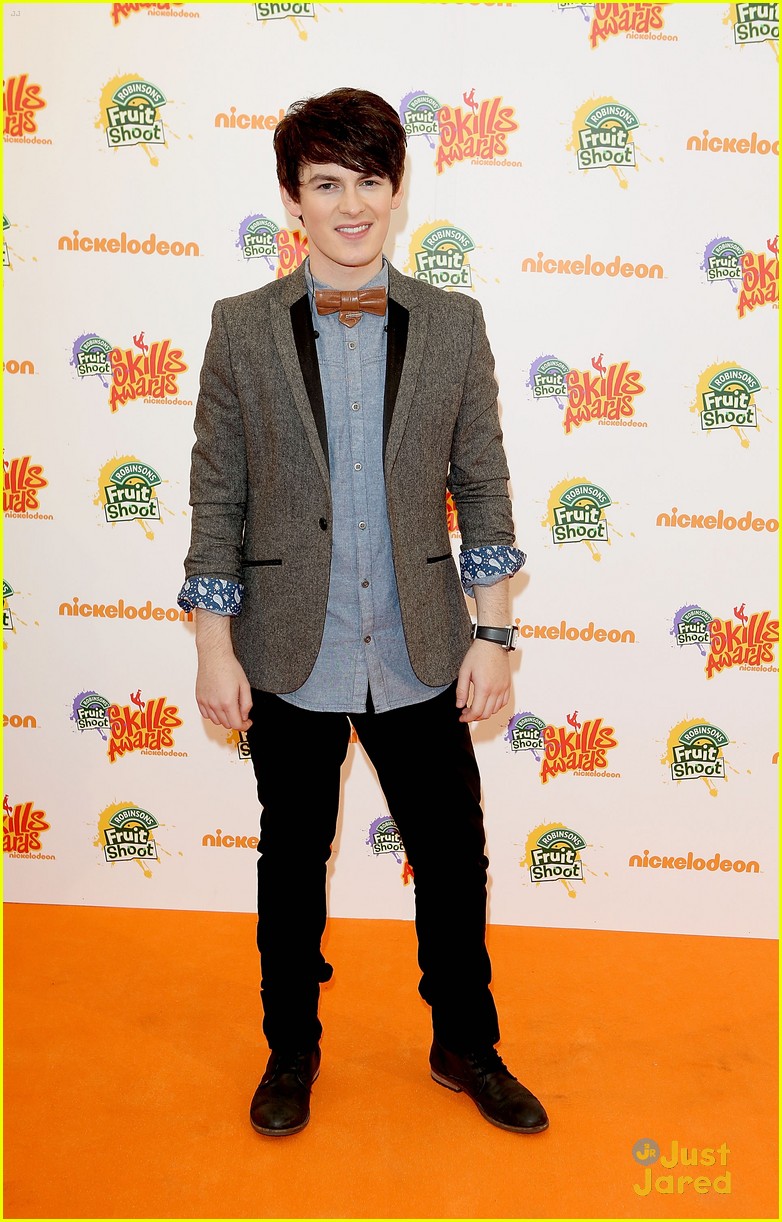 Brad Kavanagh Performs New Song 'Window' at Fruit Shoot Skill Awards