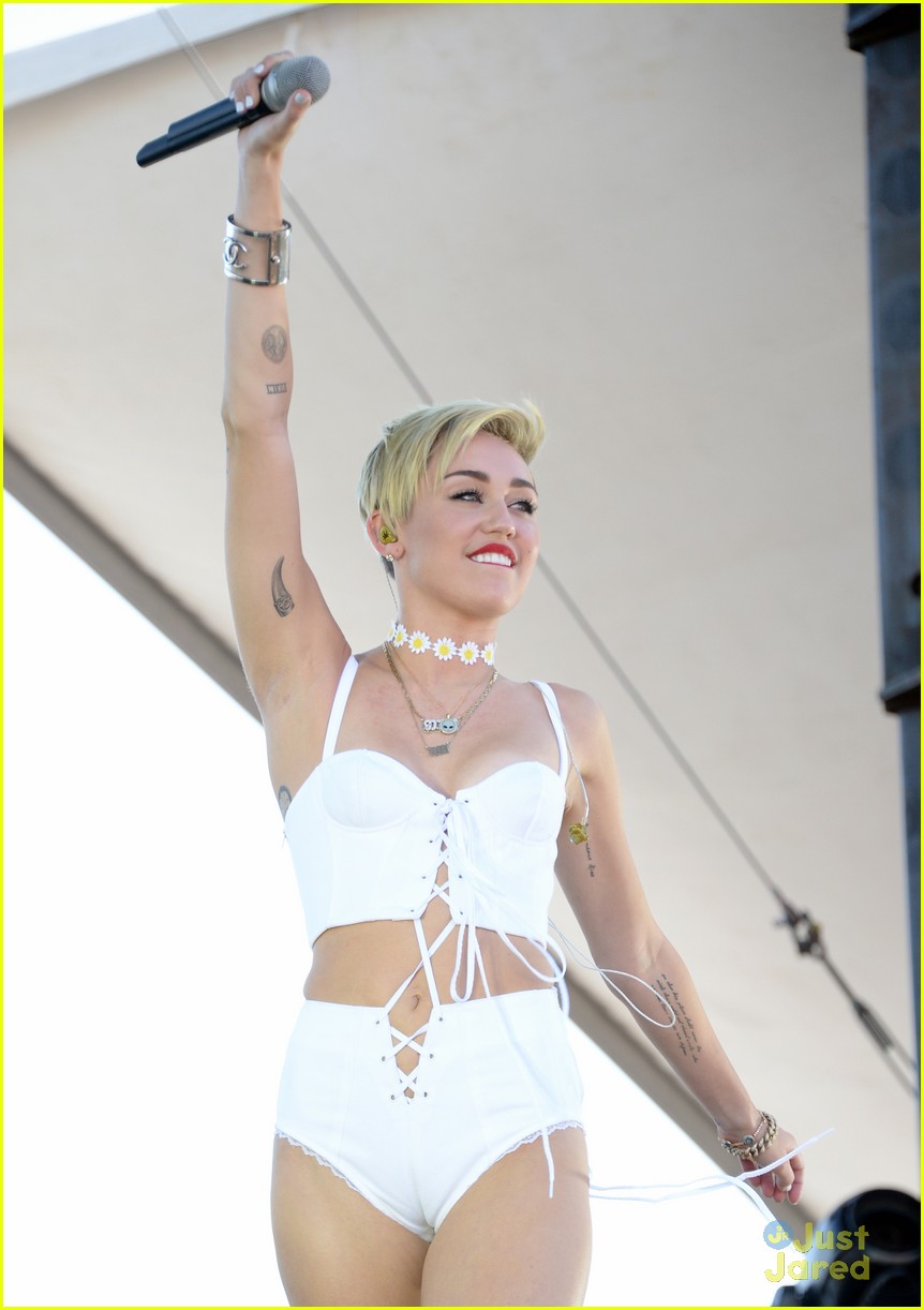 Miley Cyrus Goes Sheer For IHeartRadio Festival Photo Photo Gallery Just Jared Jr