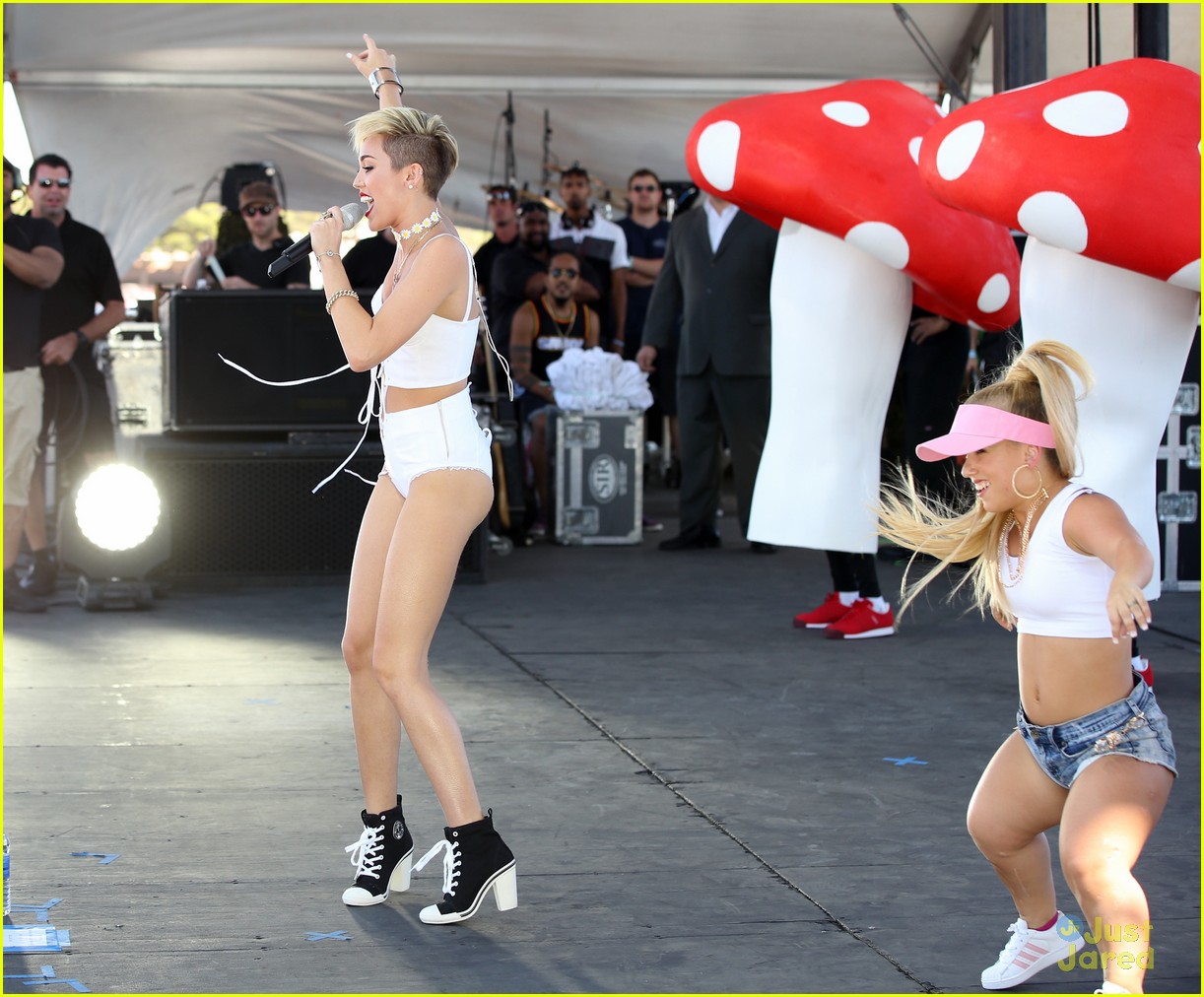 Miley Cyrus Goes Sheer For Iheartradio Festival Photo 600178 Photo Gallery Just Jared Jr 6297