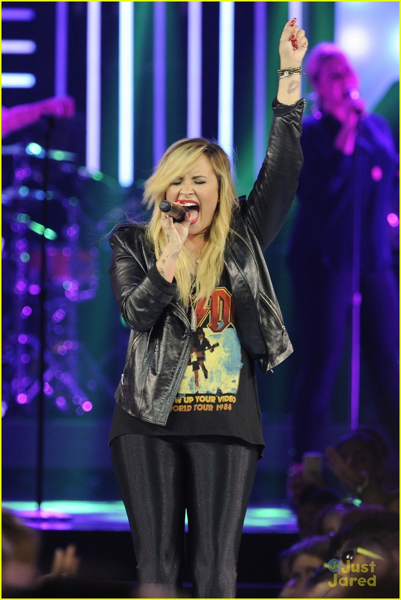 Demi Lovato & Joe Jonas: We Day 2013! | Photo 599689 - Photo Gallery ...