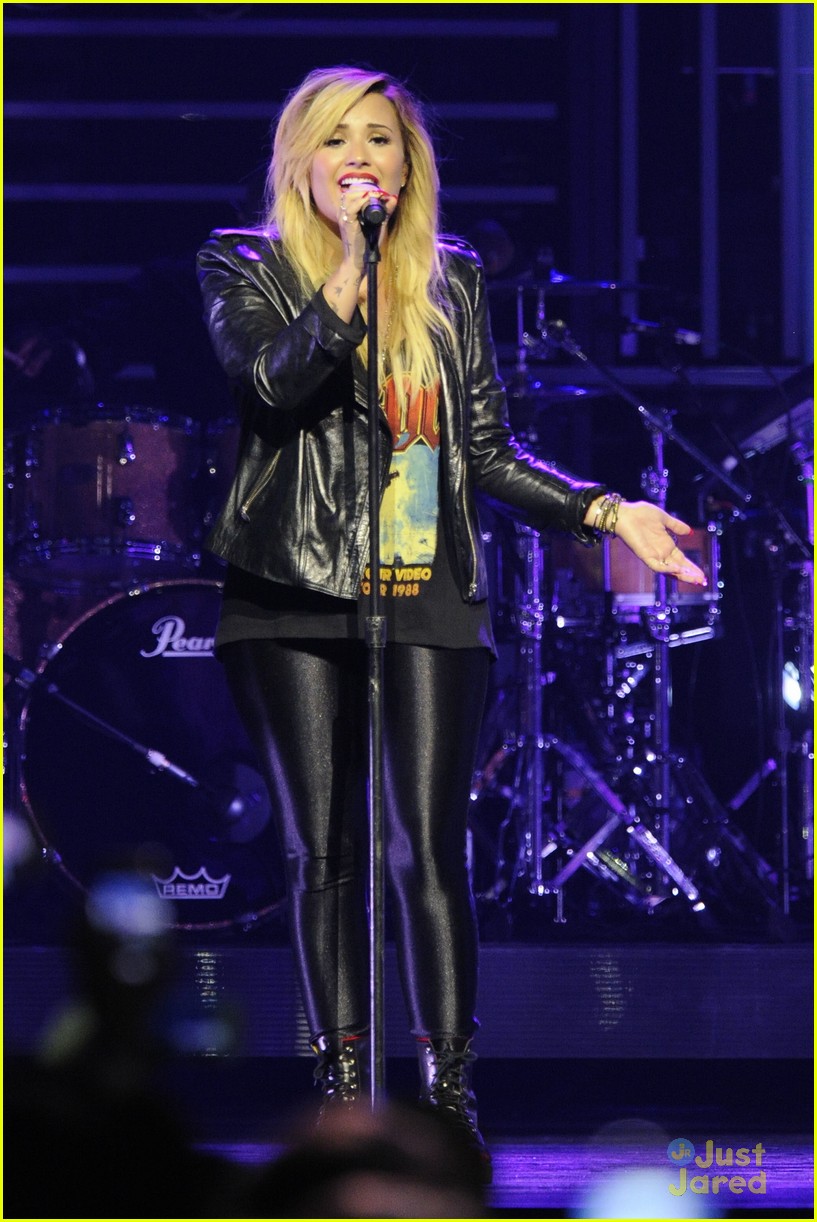 Demi Lovato & Joe Jonas: We Day 2013! | Photo 599708 - Photo Gallery ...