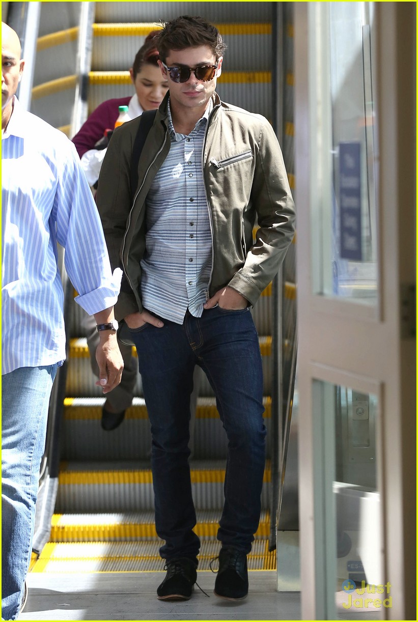 Zac Efron: Back in LA After Toronto Film Festival! | Photo 594799 ...