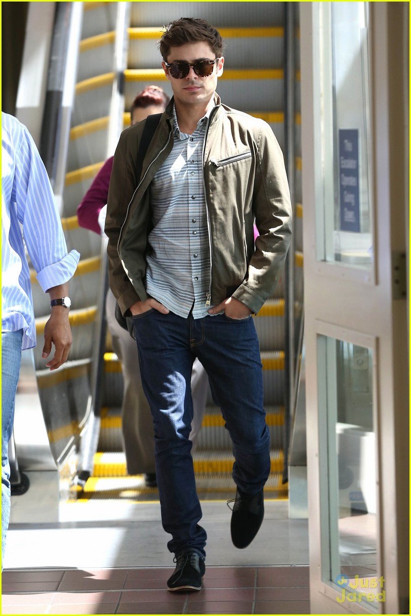 Full Sized Photo of zac efron lax arrival after parkland premiere 08