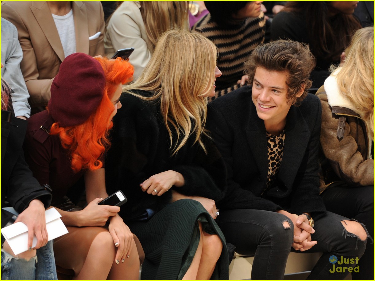 landing Høj eksponering Scan Harry Styles: Burberry Prorsum Fashion Show: Photo 598166 | Harry Styles, One  Direction Pictures | Just Jared Jr.