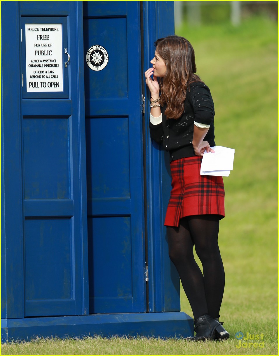 Full Sized Photo Of Jenna Louise Coleman Matt Smith Hug Cardiff 05 Jenna Coleman Doctor Who 