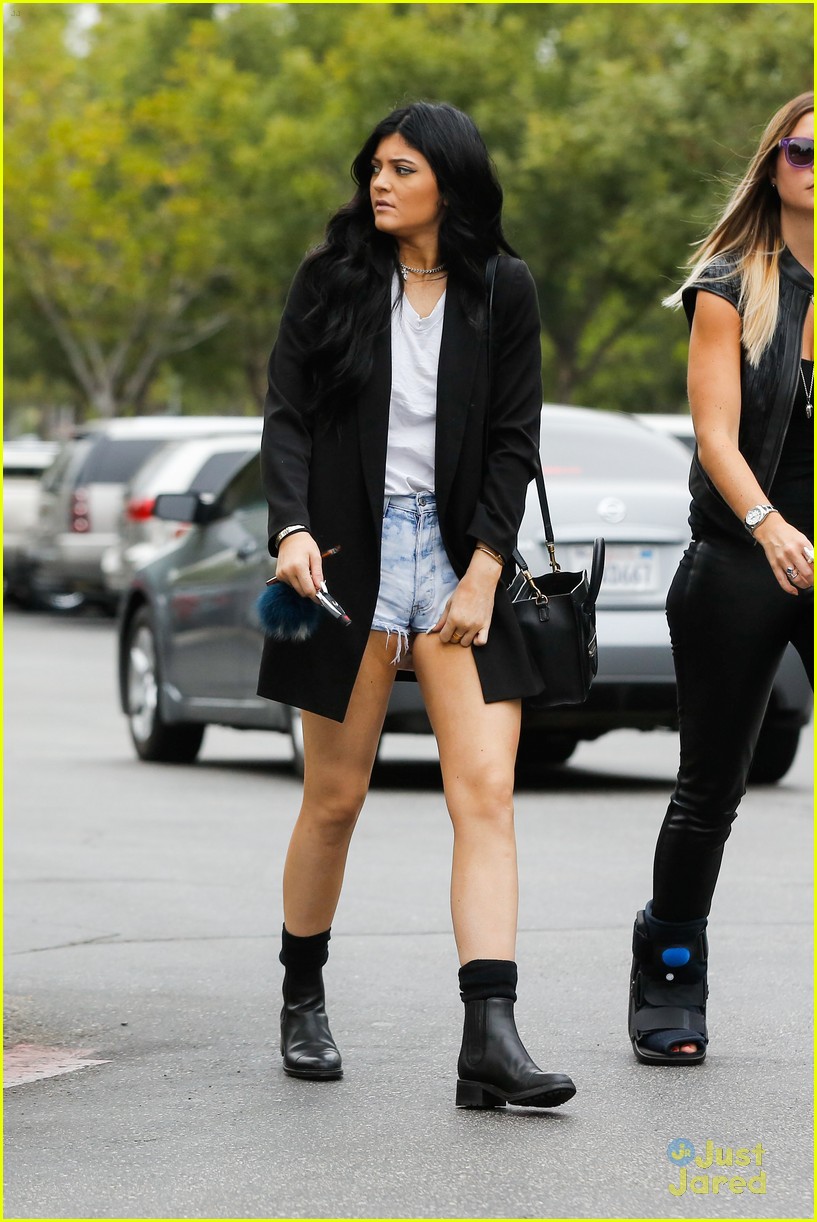 Kendall & Kylie Jenner: Calabasas Lunch Ladies | Photo 599987 - Photo