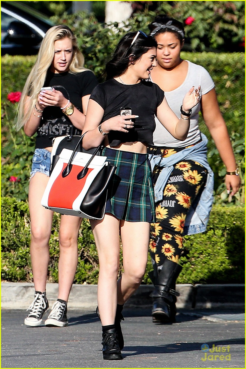 Kendall & Kylie Jenner: Calabasas Lunch Ladies | Photo 600014 - Photo