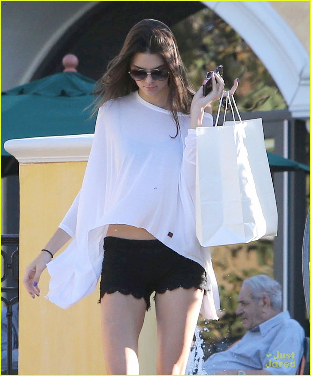 Kendall & Kylie Jenner: Calabasas Lunch Ladies | Photo 600022 - Photo