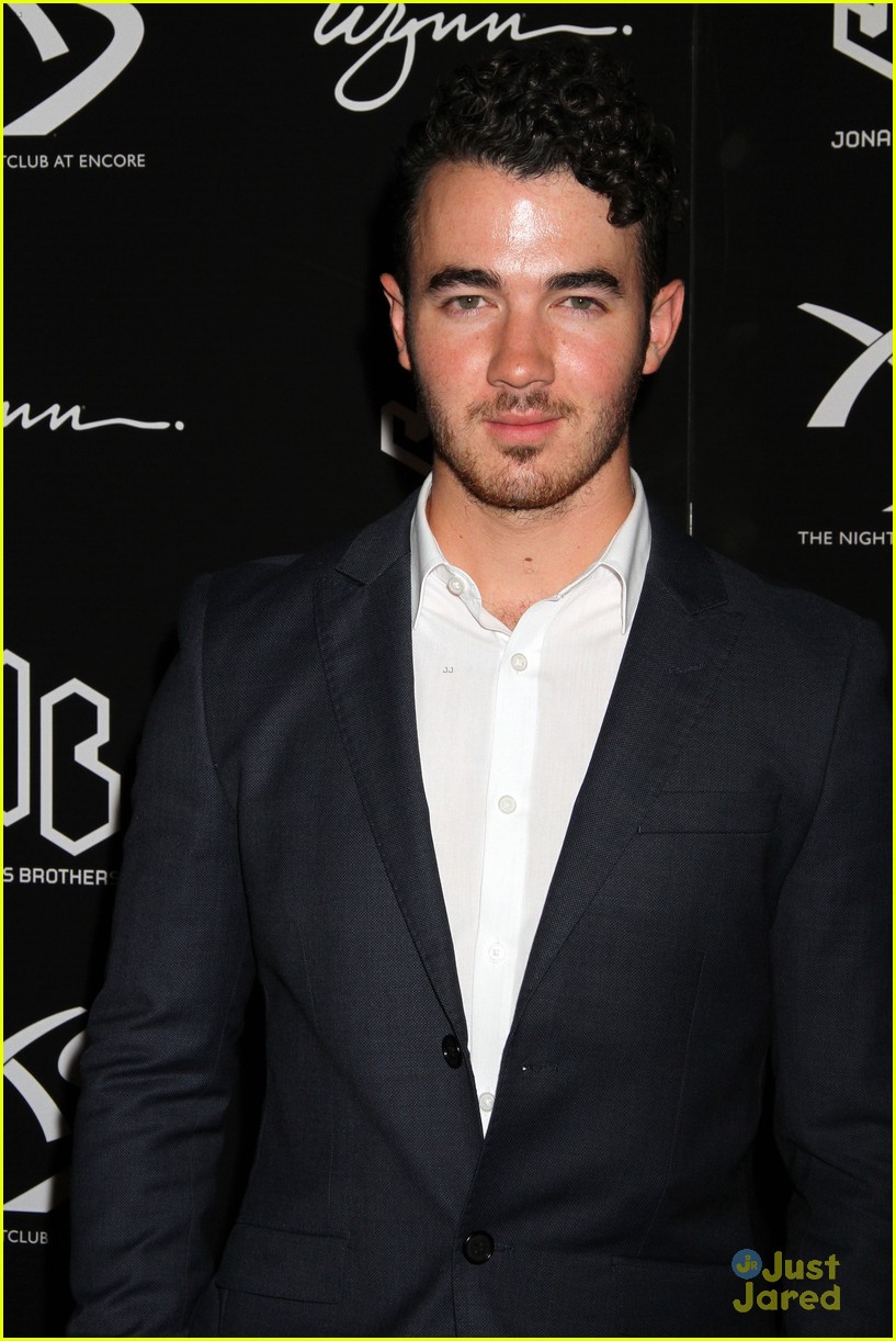 Kevin & Danielle Jonas Celebrate Nick Jonas' Birthday in Vegas | Photo ...