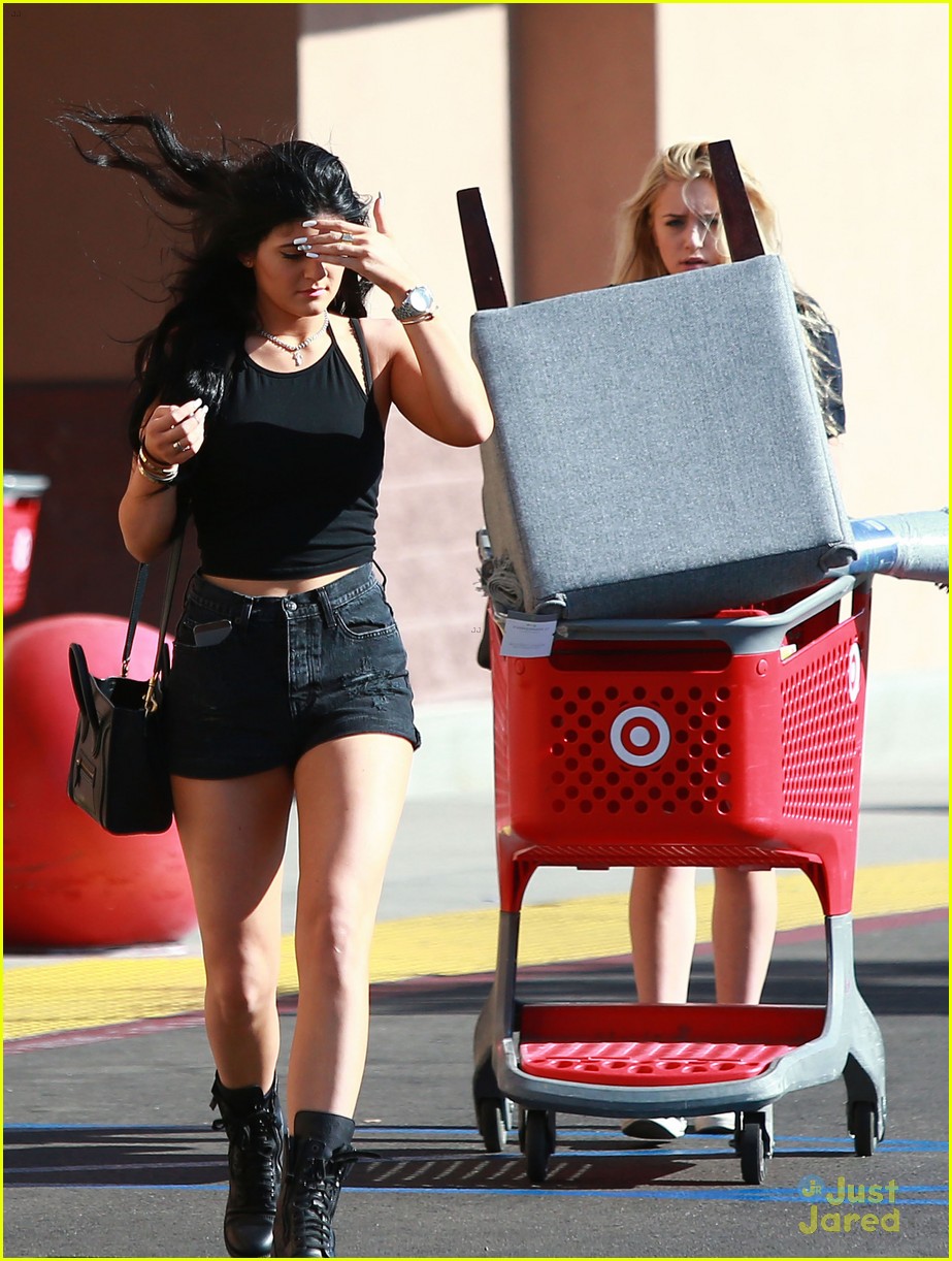 Full Sized Photo of kylie jenner meets amazing people childrens