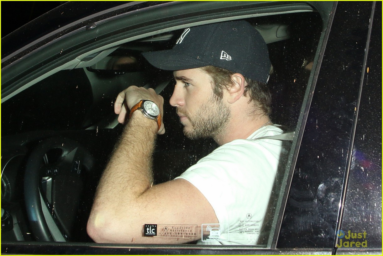 Liam Hemsworth Chateau Marmont Outing After Miley Cyrus Split Photo 598428 Photo Gallery