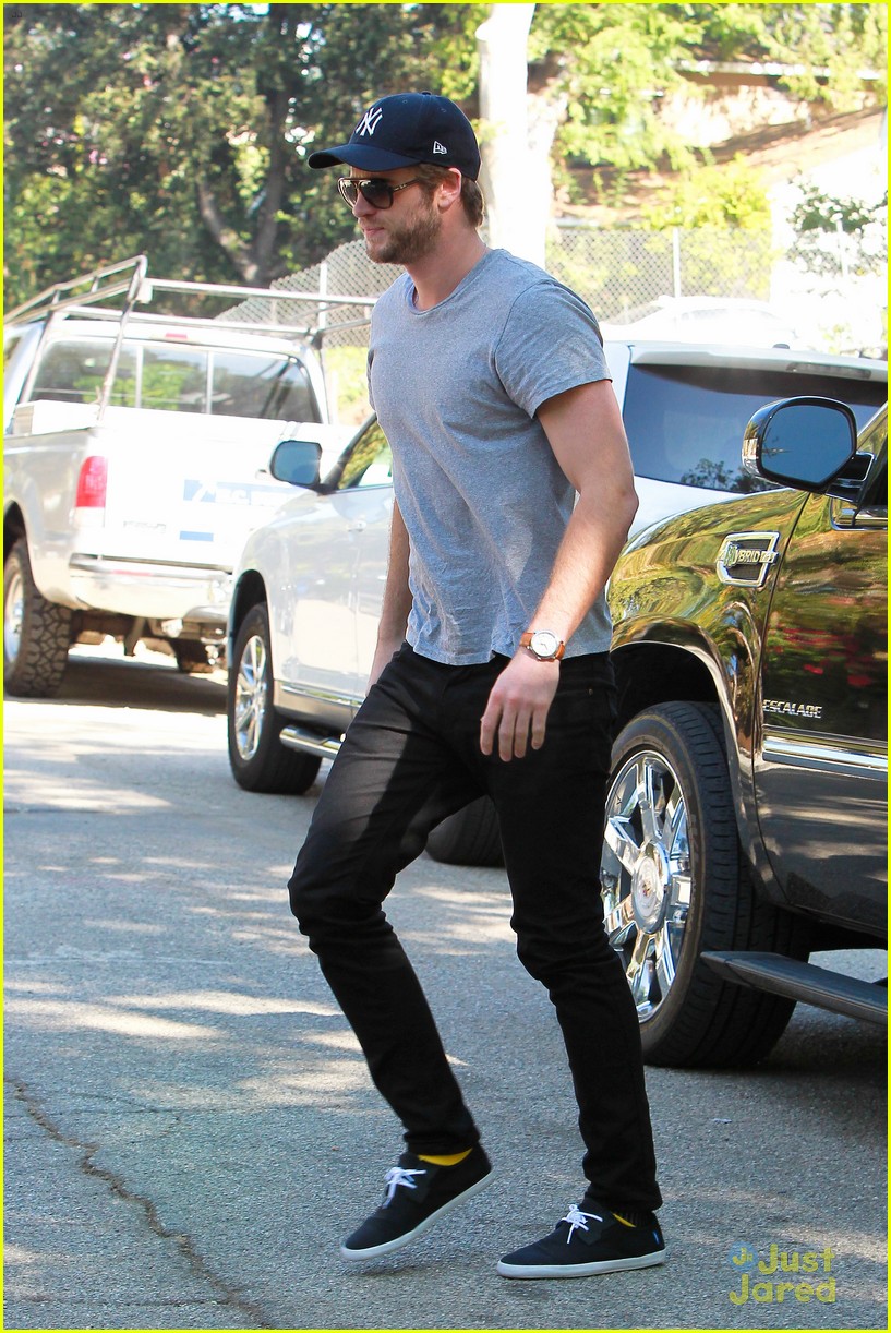 Liam Hemsworth Visits Friends After Miley Cyrus Split Photo 598486 Photo Gallery Just