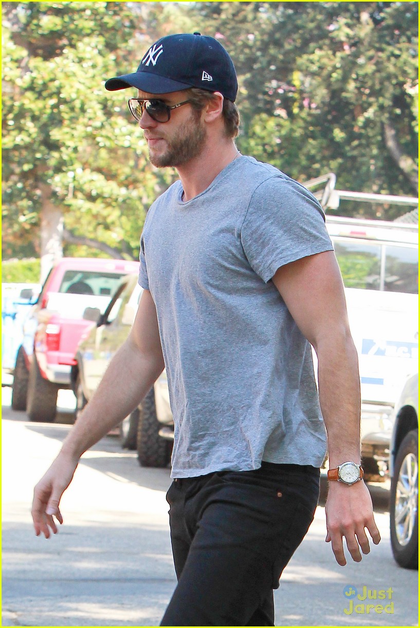 Liam Hemsworth Visits Friends After Miley Cyrus Split Photo 598495 Photo Gallery Just