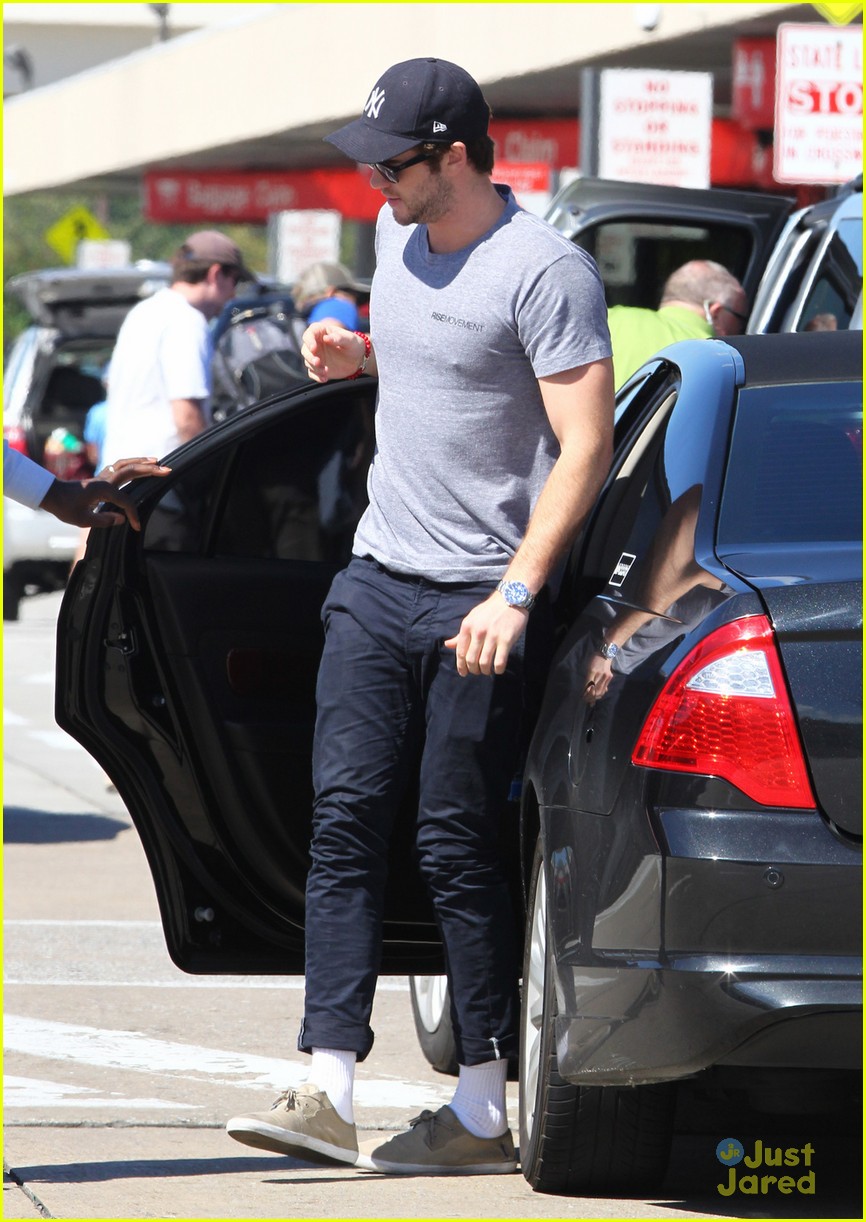 Liam Hemsworth: Yankees Fan in NYC! | Photo 602758 - Photo Gallery ...