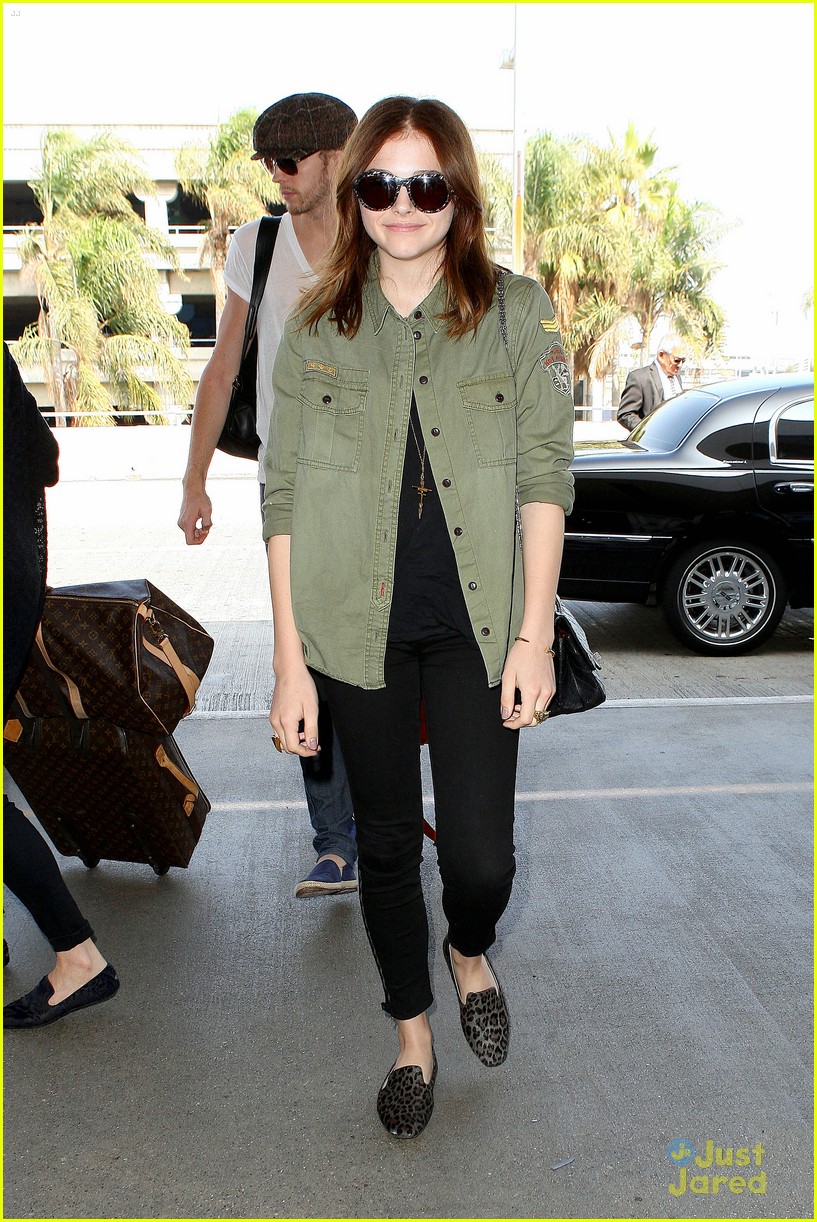 Full Sized Photo of chloe moretz lax take off 01 | Chloe Moretz: LAX