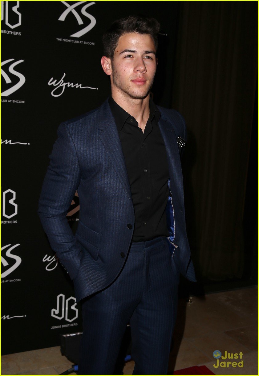 full-sized-photo-of-nick-jonas-olivia-culpo-celebrate-21st-birthday