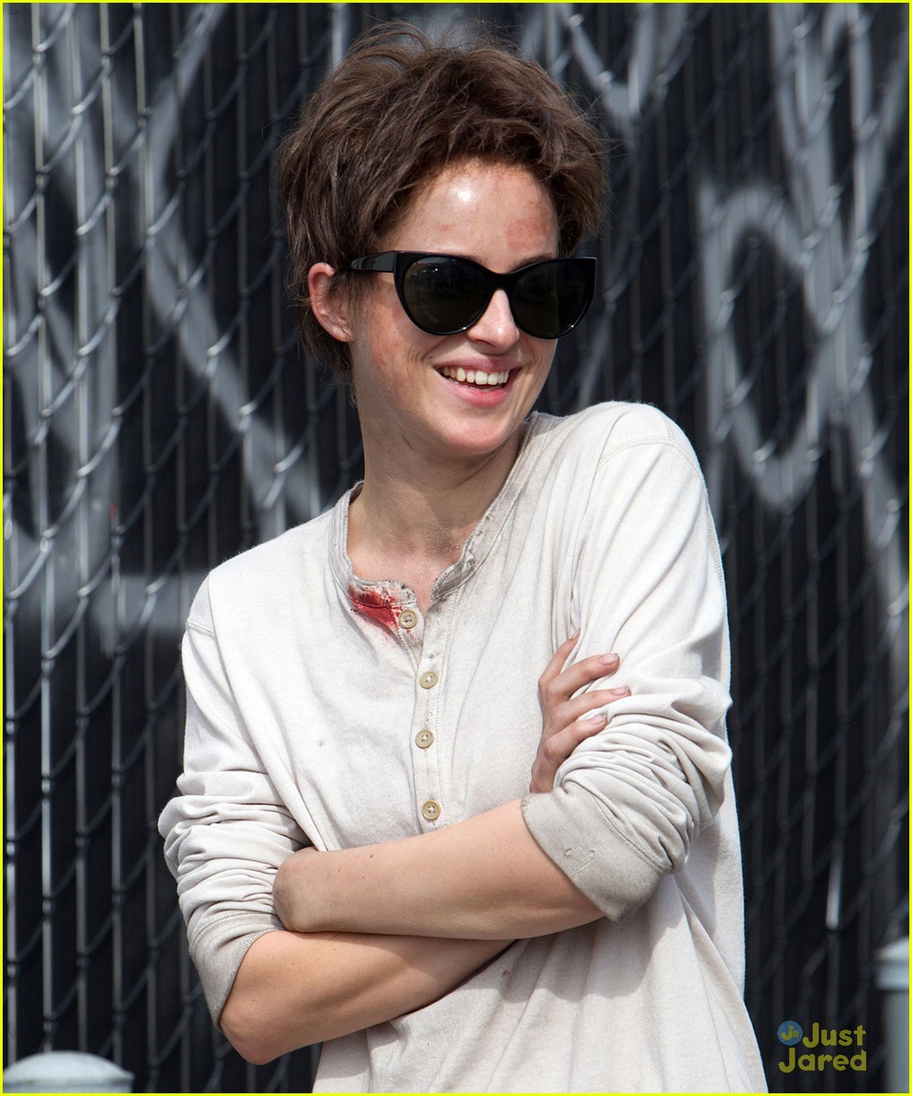 Penn Badgley & Dakota Johnson: 'Cymbeline' Action Scenes! | Photo