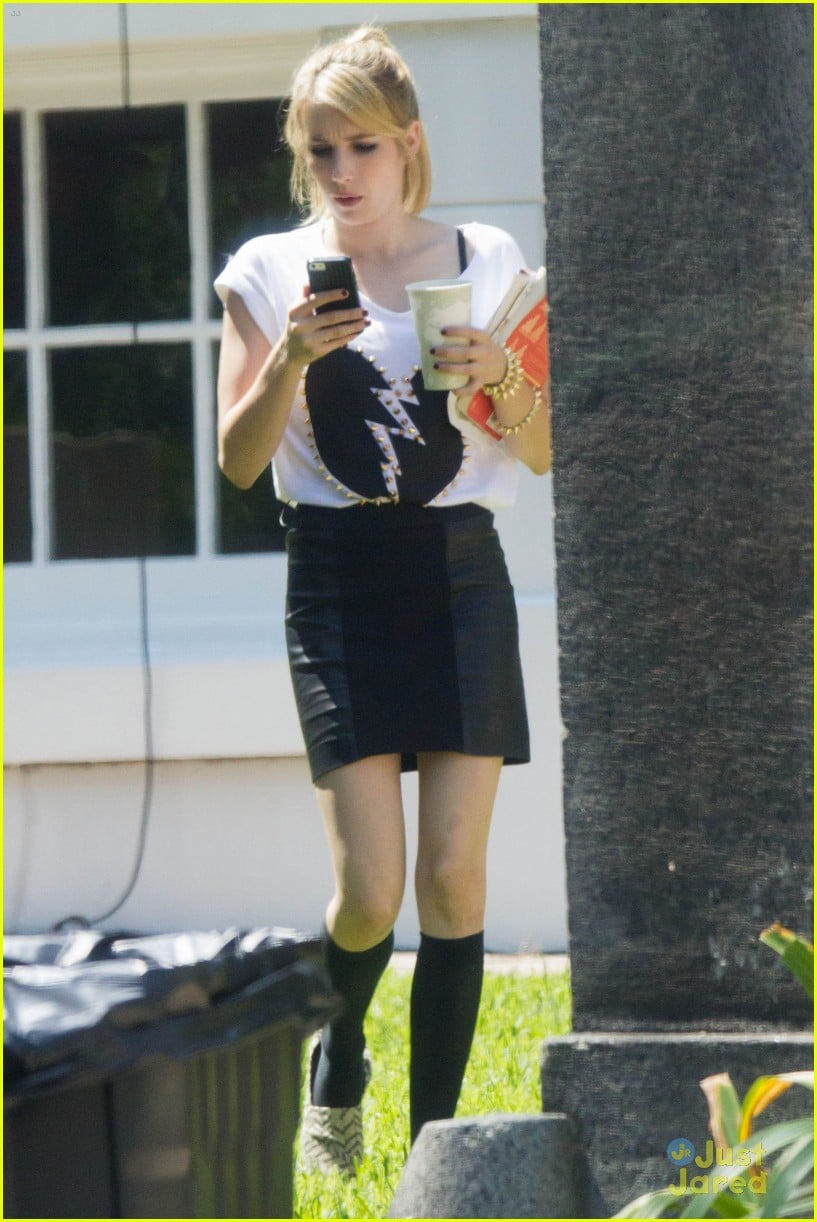 Emma Roberts: Script on 'Coven' Set | Photo 593627 - Photo Gallery