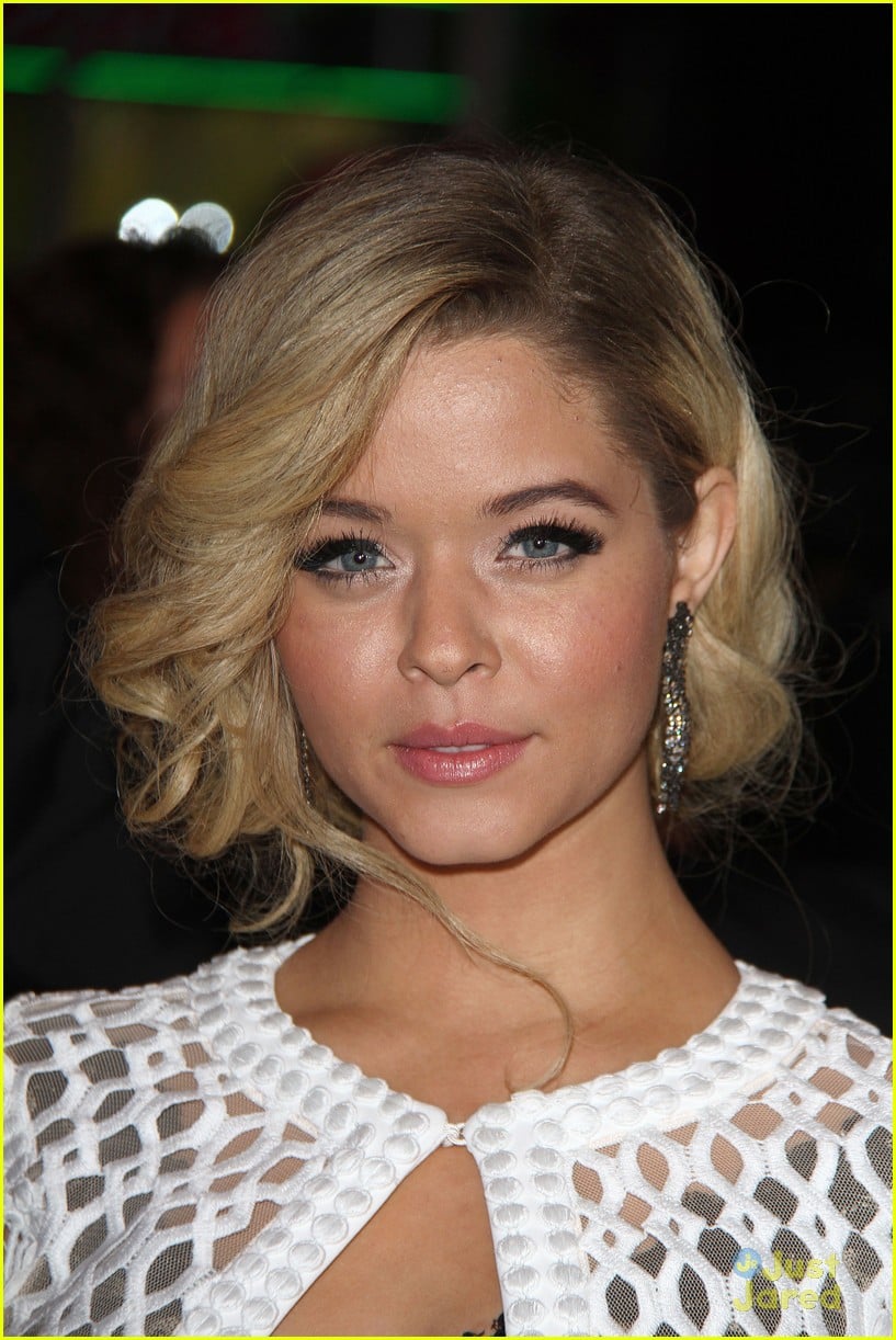 Sasha Pieterse & Keegan Allen: 'insidious: Chapter 2' Premiere Pair 