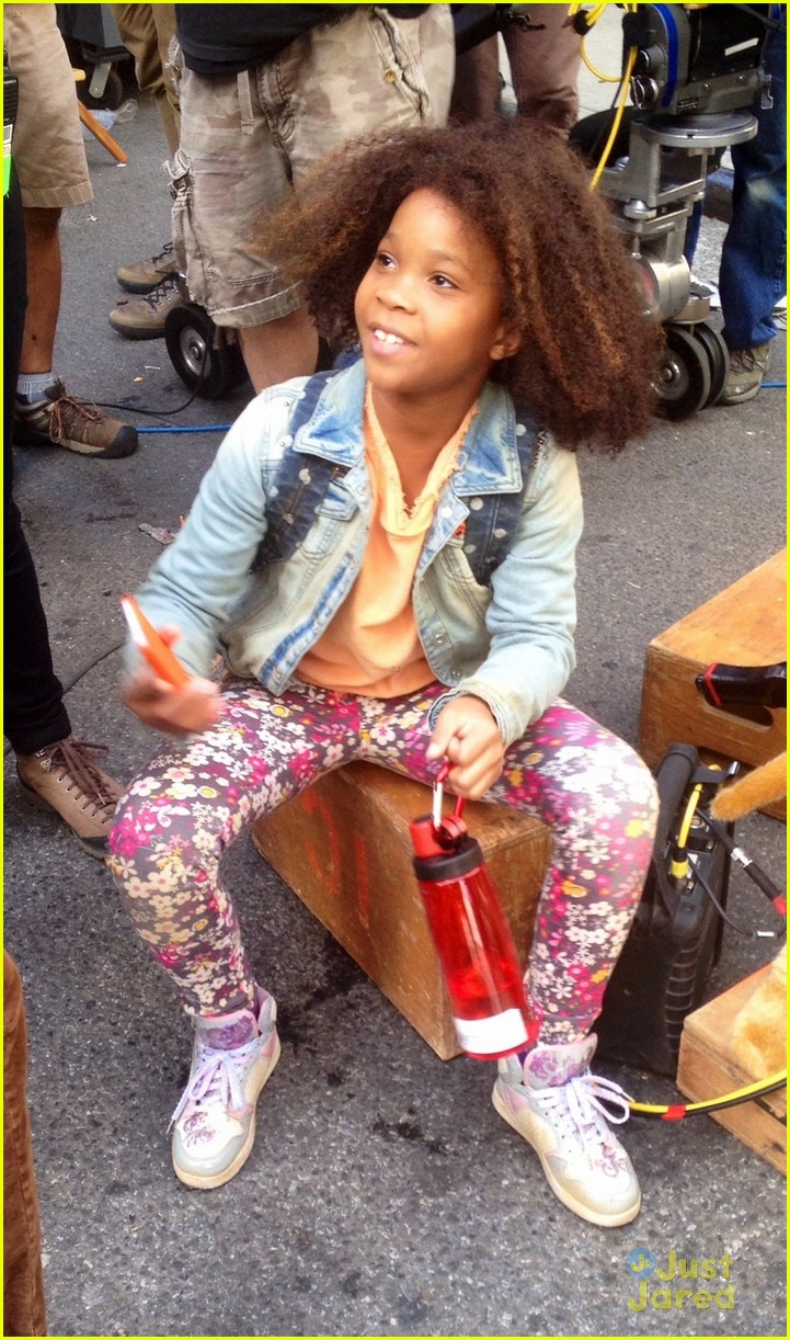 Full Sized Photo of quvenzhane wallis jamie foxx annie shooting 10