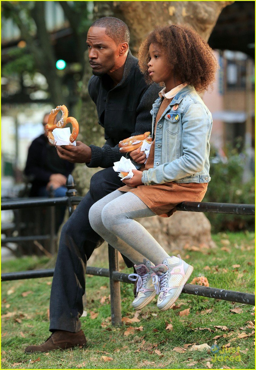 Quvenzhane Wallis: Secret Handshake with Jamie Foxx | Photo 602317 ...