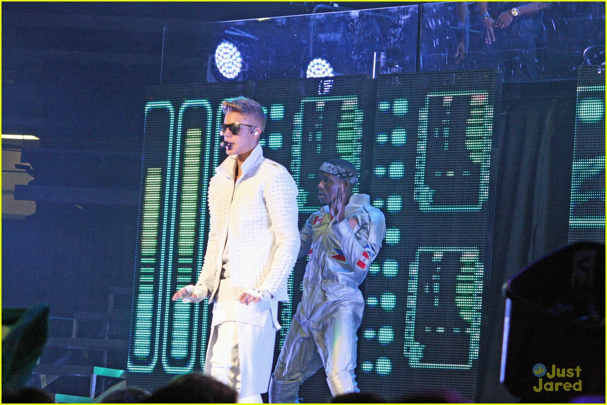 Full Sized Photo Of Justin Bieber Hold Tight Song Debut 10 Justin