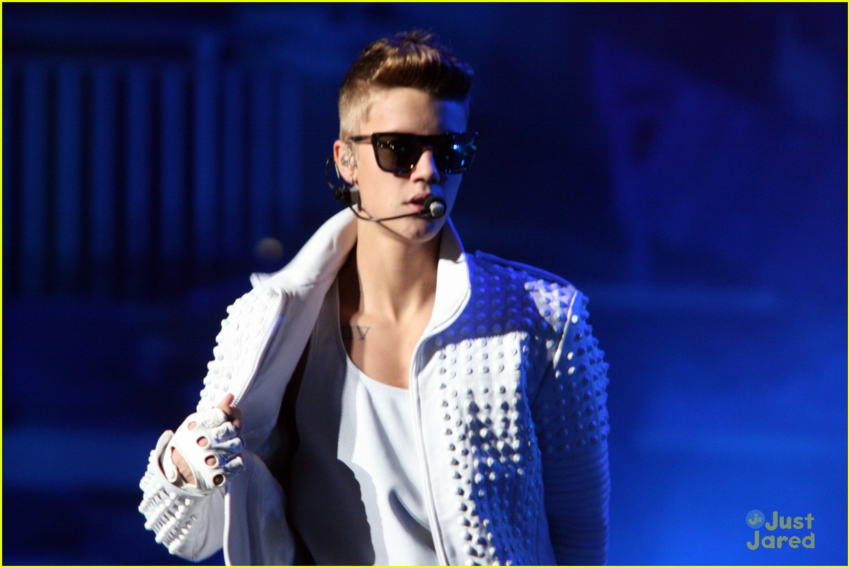 Justin Bieber Debuts Hold Tight Song And Lyrics Listen Now Photo