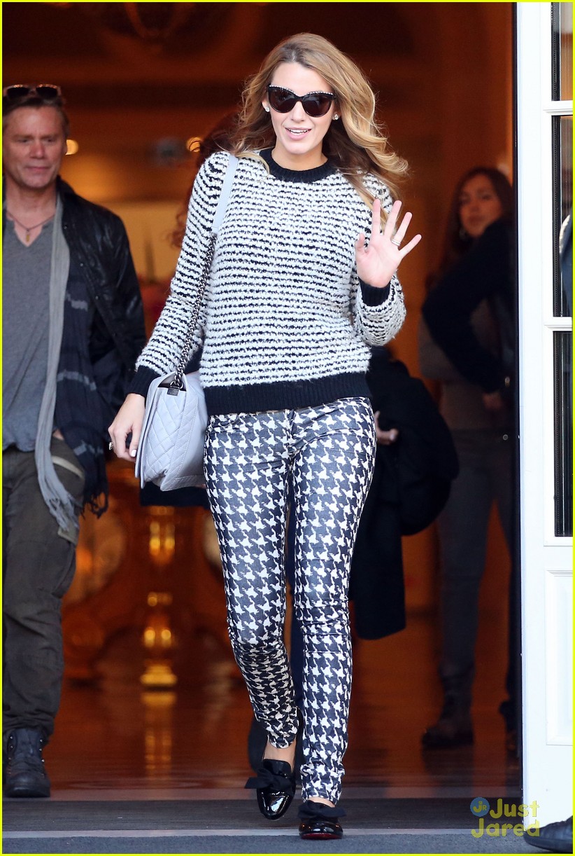 Blake Lively Steps Out After L'Oreal Presentation | Photo 612879 ...