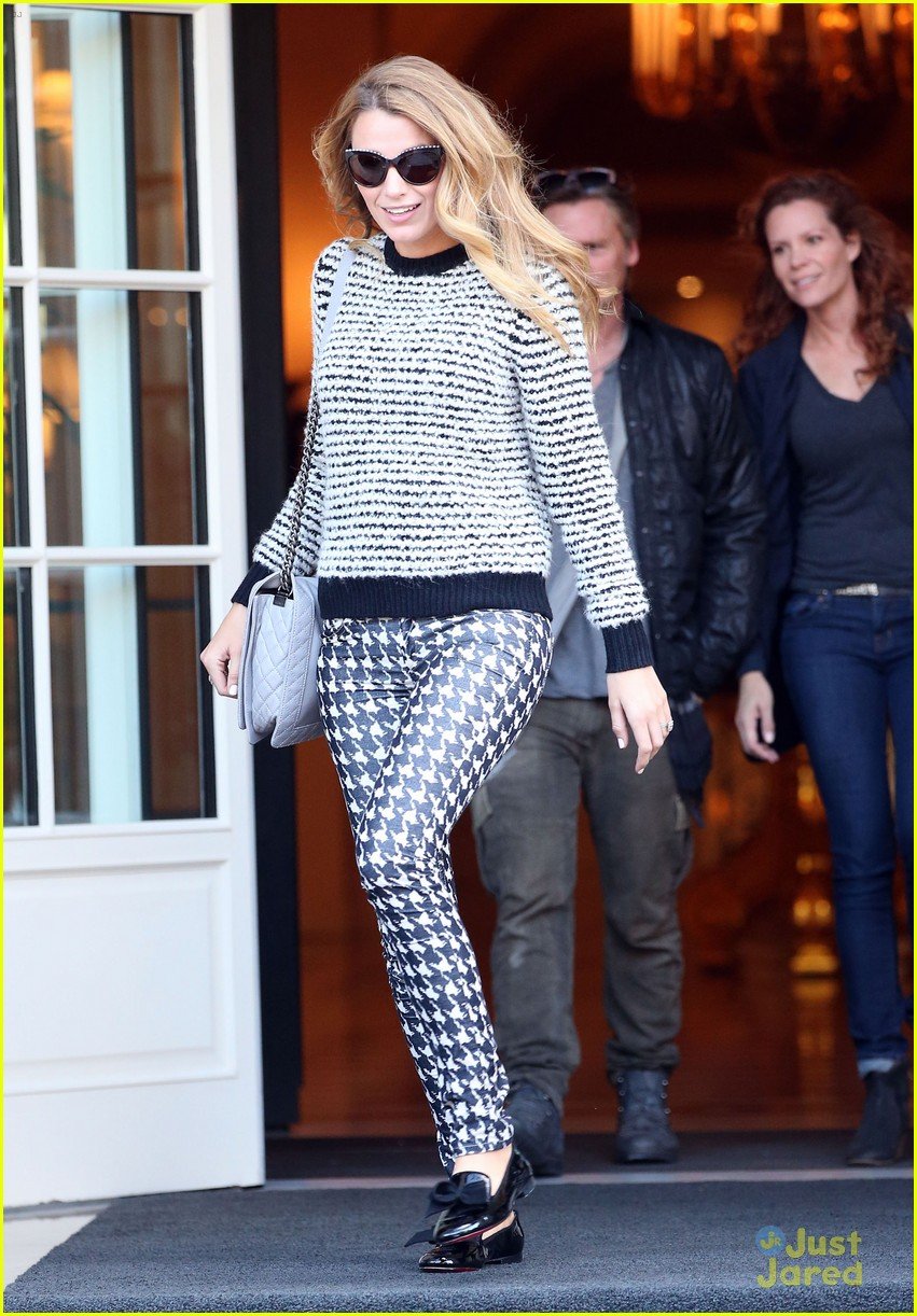 Blake Lively Steps Out After L'Oreal Presentation | Photo 612885 ...