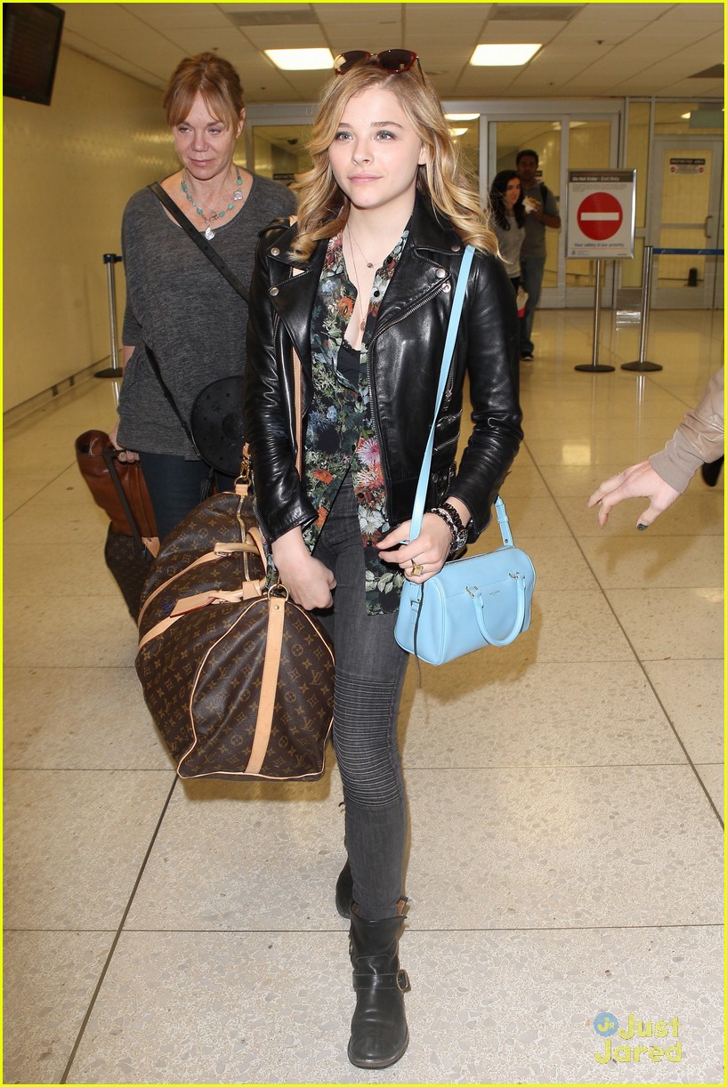 Full Sized Photo of chloe moretz lax arrival after nyc 10 | Chloe