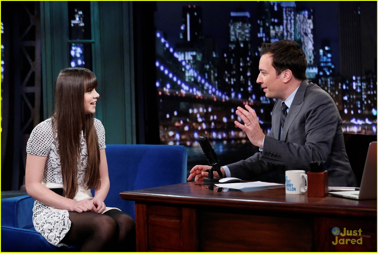 Hailee Steinfeld Talks Enders Game With Jimmy Fallon Watch Now Photo 610749 Photo 7971