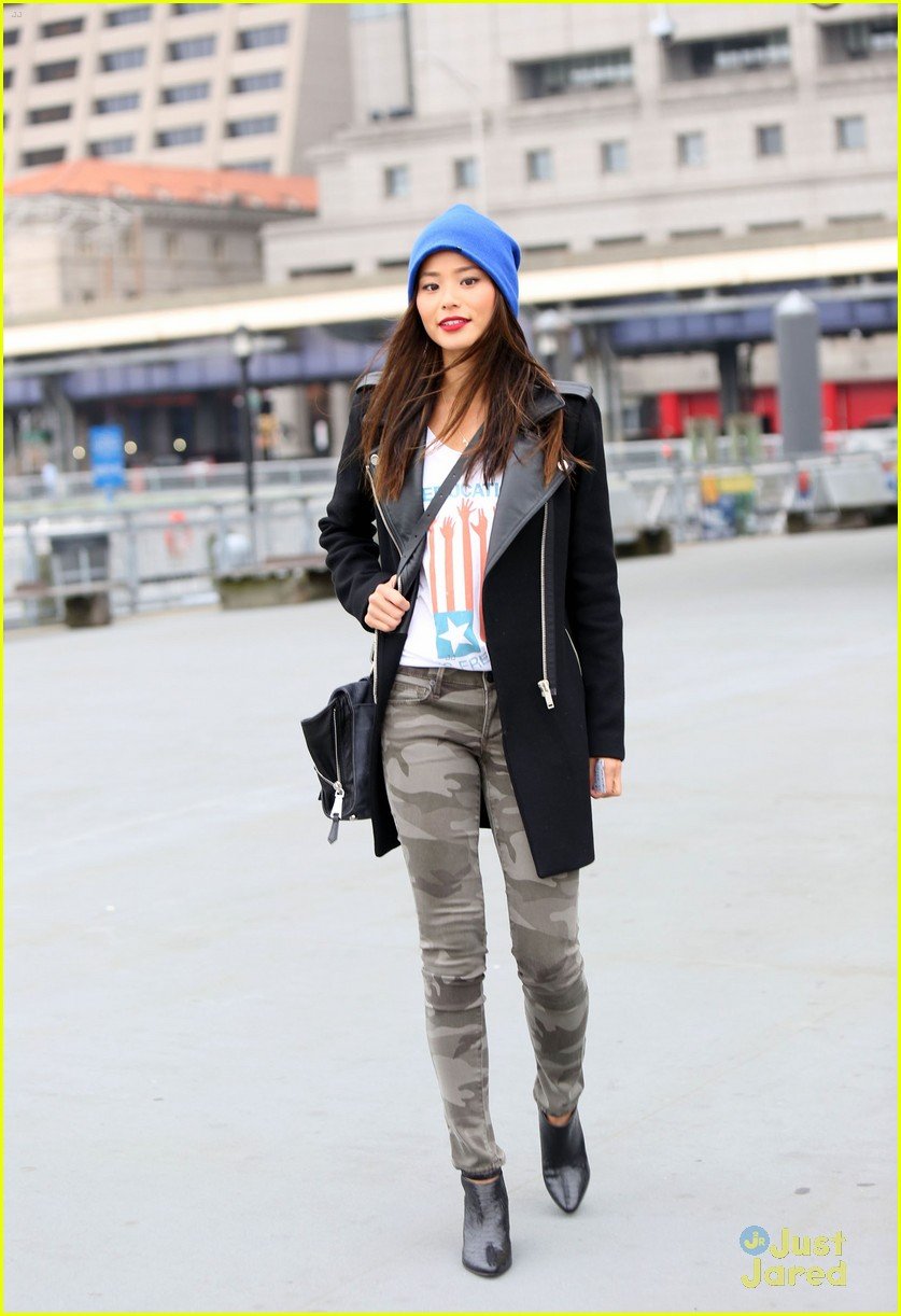 Jamie Chung Rescues Bird After Ferry Ride in NYC | Photo 605986 - Photo ...